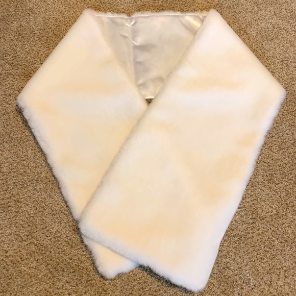 Julesveils Accessories - Bridal White  Faux Fur Wrap/Stole